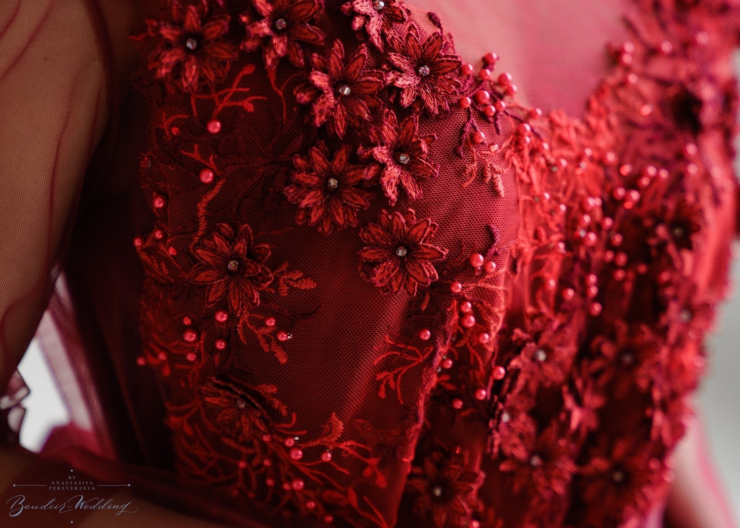 Фото Бордовое вечернее платье Athena с ручной вышивкой и кружевом