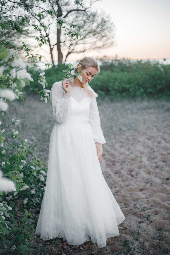 Фото Кастомное платье для летней невесты от BoudoirWedding