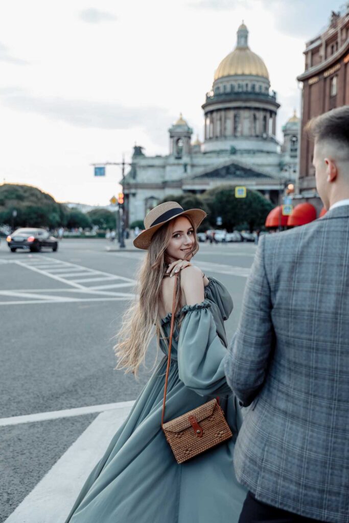 Фото Прогулка по Питеру невеста Татьяна в сером свадебном платье Olivia