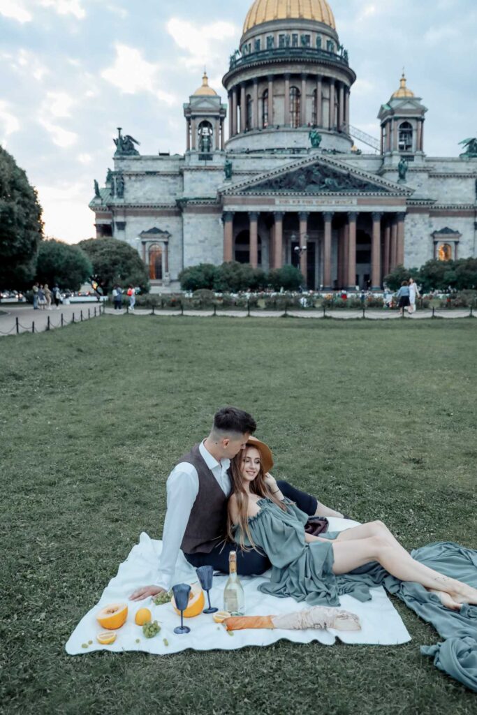 Фото Прогулка по Питеру невеста Татьяна в сером свадебном платье Olivia
