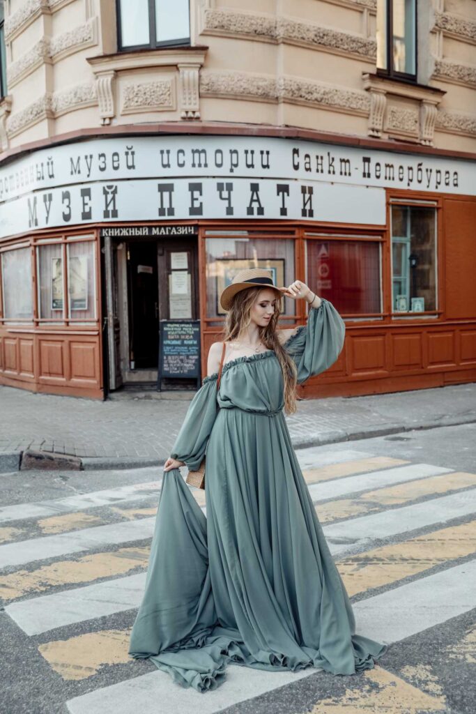 Фото Прогулка по Питеру невеста Татьяна в сером свадебном платье Olivia
