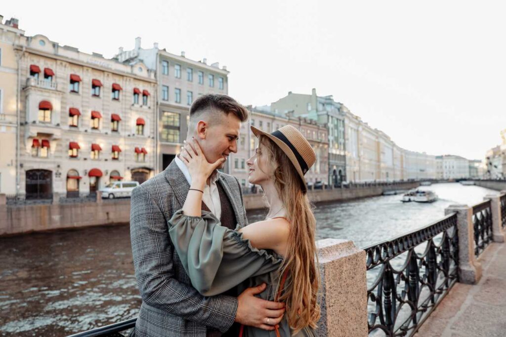 Фото Прогулка по Питеру невеста Татьяна в сером свадебном платье Olivia