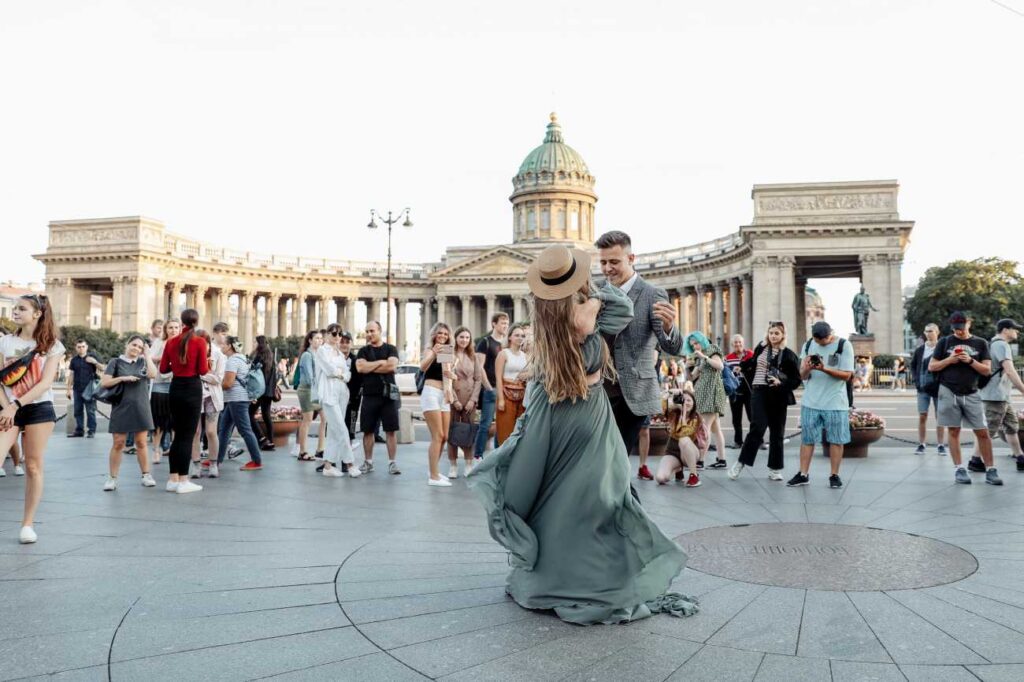 Фото Прогулка по Питеру невеста Татьяна в сером свадебном платье Olivia
