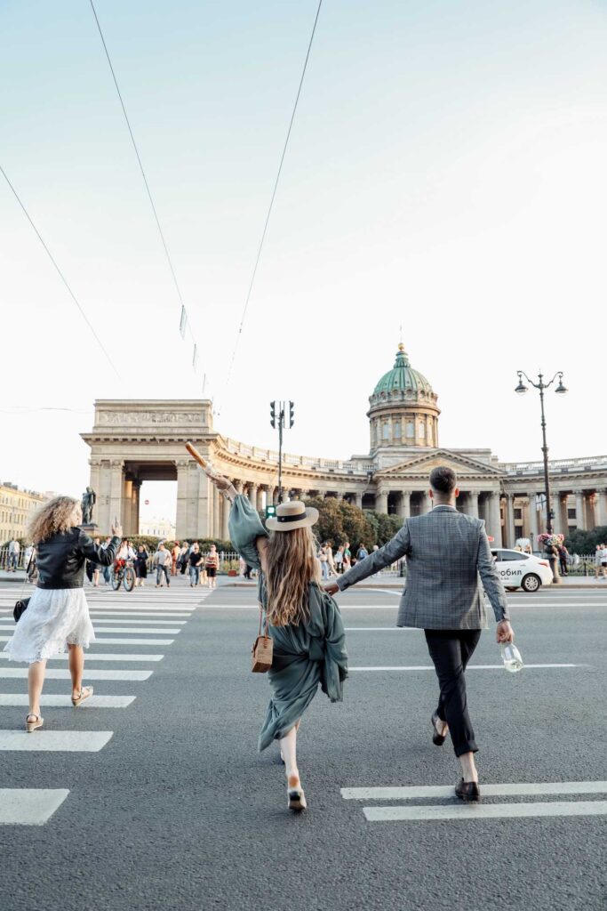 Фото Прогулка по Питеру невеста Татьяна в сером свадебном платье Olivia